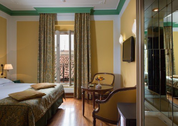 Camera deluxe Art Hotel Orologio Bologna Camera deluxe Art Hotel Orologio Bologna
