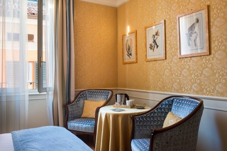 Camera deluxe art hotel orologio bologna Camera deluxe art hotel orologio bologna