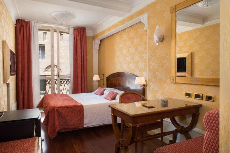 Camera deluxe art hotel orologio bologna, italia Camera deluxe art hotel orologio bologna, italia