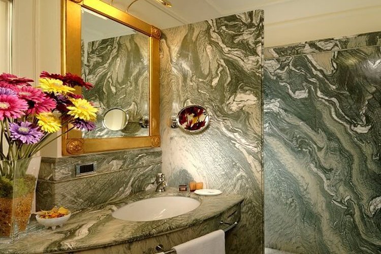 Junior comfort art hotel orologio bologna Junior comfort art hotel orologio bologna