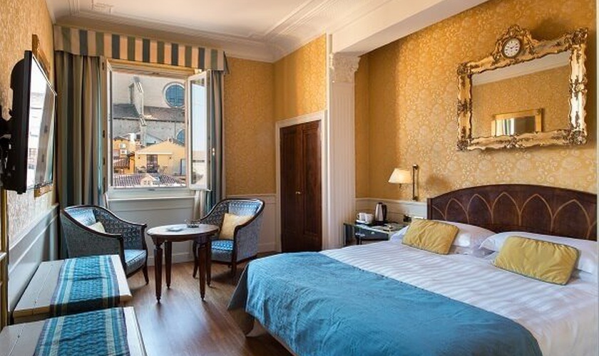 Suite deluxe sulla via della seta  Art Hotel Orologio Bologna