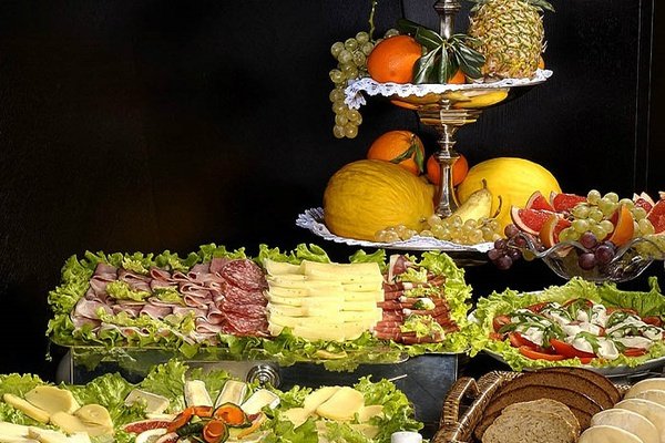 COLAZIONE A BUFFET INCLUSA DALLE ORE 7.00 ALLE ORE 11.00 Art Hotel Novecento Bologna, Italia COLAZIONE A BUFFET INCLUSA DALLE ORE 7.00 ALLE ORE 11.00 Art Hotel Novecento Bologna, Italia