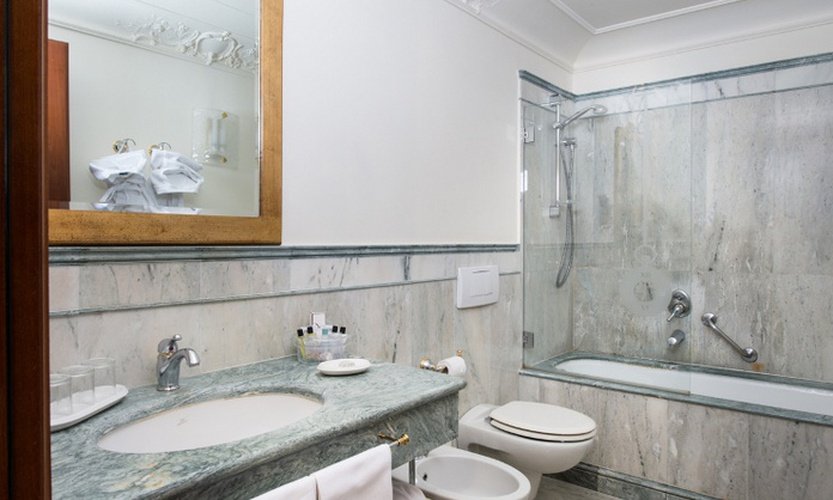 SUITE DELUXE Art Hotel Orologio Bologna, Italia SUITE DELUXE Art Hotel Orologio Bologna, Italia