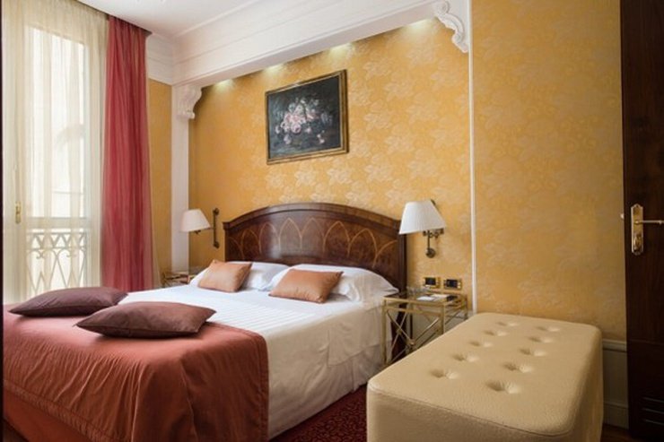 Suite art hotel orologio bologna Suite art hotel orologio bologna