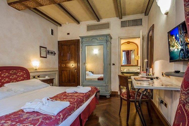 CAMERA DOPPIA DELUXE Art Hotel Commercianti Bologna, Italia CAMERA DOPPIA DELUXE Art Hotel Commercianti Bologna, Italia