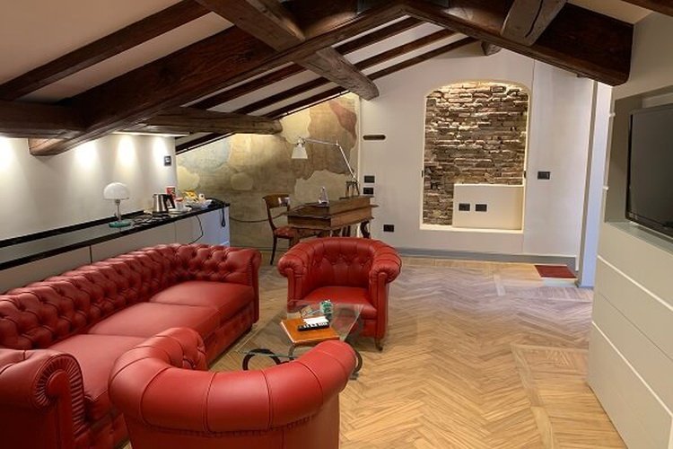 SUITE Art Hotel Commercianti Bologna, Italia SUITE Art Hotel Commercianti Bologna, Italia