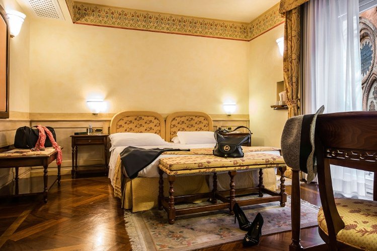 CAMERA DOPPIA DELUXE Art Hotel Commercianti Bologna, Italia CAMERA DOPPIA DELUXE Art Hotel Commercianti Bologna, Italia
