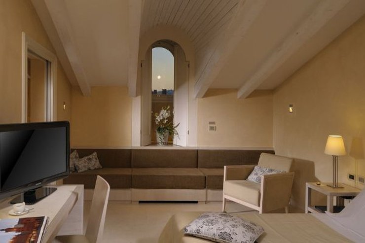Camera deluxe penthouse art hotel novecento bologna Camera deluxe penthouse art hotel novecento bologna