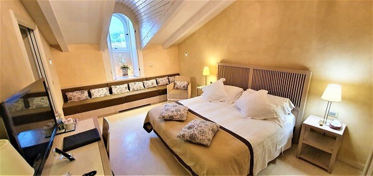 CAMERA DELUXE PENTHOUSE Art Hotel Novecento Bologna, Italia CAMERA DELUXE PENTHOUSE Art Hotel Novecento Bologna, Italia