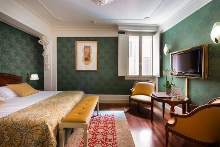 Camera classic art hotel orologio bologna Camera classic art hotel orologio bologna