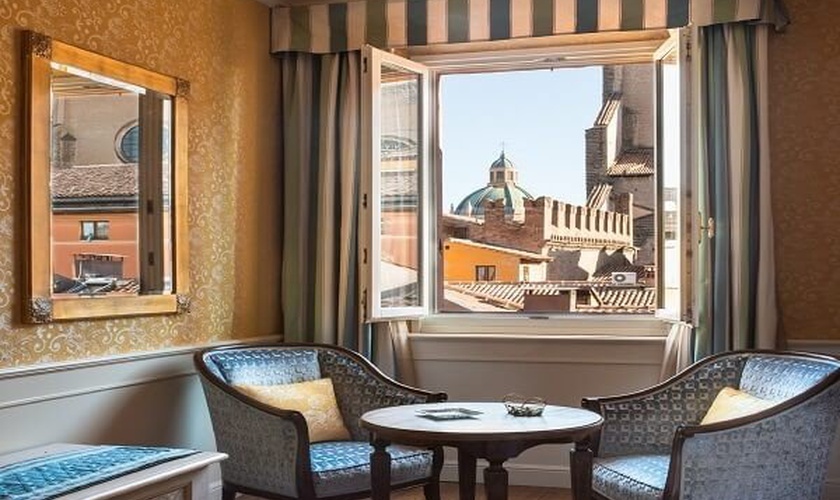 Suite deluxe sulla via della seta  Art Hotel Orologio Bologna