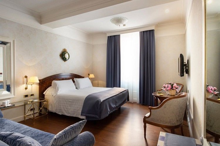 Junior comfort art hotel orologio bologna Junior comfort art hotel orologio bologna