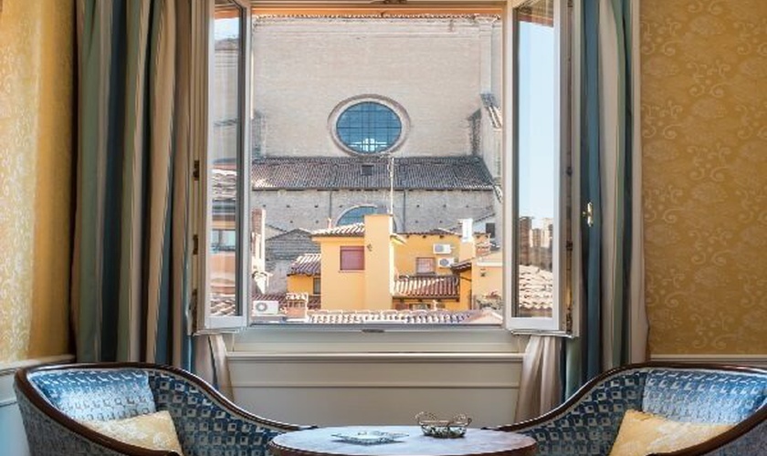 Suite deluxe sulla via della seta  Art Hotel Orologio Bologna