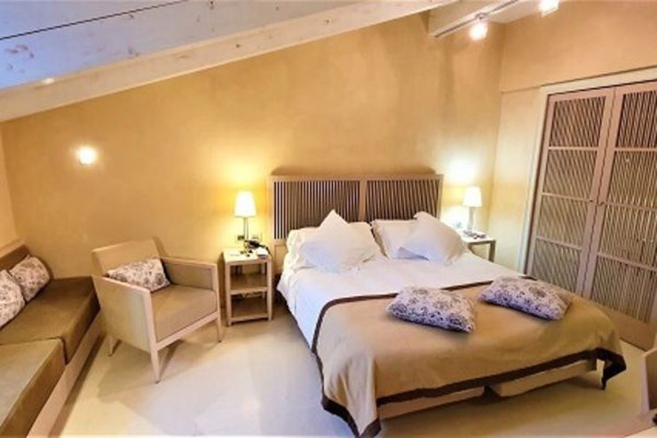 Camera deluxe penthouse art hotel novecento bologna Camera deluxe penthouse art hotel novecento bologna