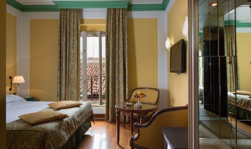 Camera deluxe Art Hotel Orologio Bologna Camera deluxe Art Hotel Orologio Bologna