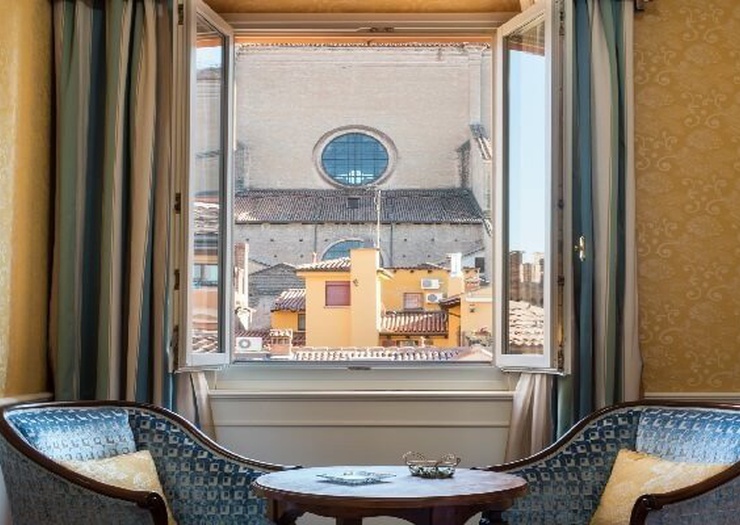 Suite deluxe sulla via della seta  Art Hotel Orologio Bologna