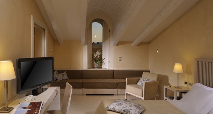 CAMERA DOPPIA DELUXE Art Hotel Novecento Bologna, Italia CAMERA DOPPIA DELUXE Art Hotel Novecento Bologna, Italia