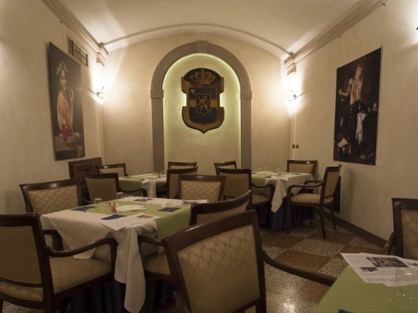 SALA DEL POZZO Art Hotel Commercianti Bologna, Italia SALA DEL POZZO Art Hotel Commercianti Bologna, Italia