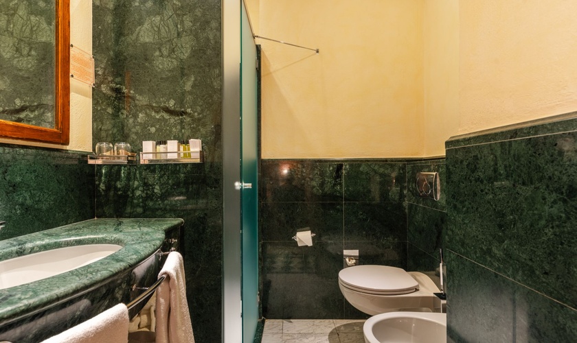 Camera Doppia Deluxe con Terrazzo Art Hotel Commercianti Bologna Camera Doppia Deluxe con Terrazzo Art Hotel Commercianti Bologna