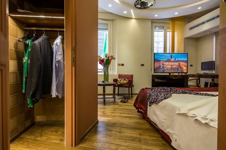 Junior suite deluxe art hotel commercianti bologna Junior suite deluxe art hotel commercianti bologna