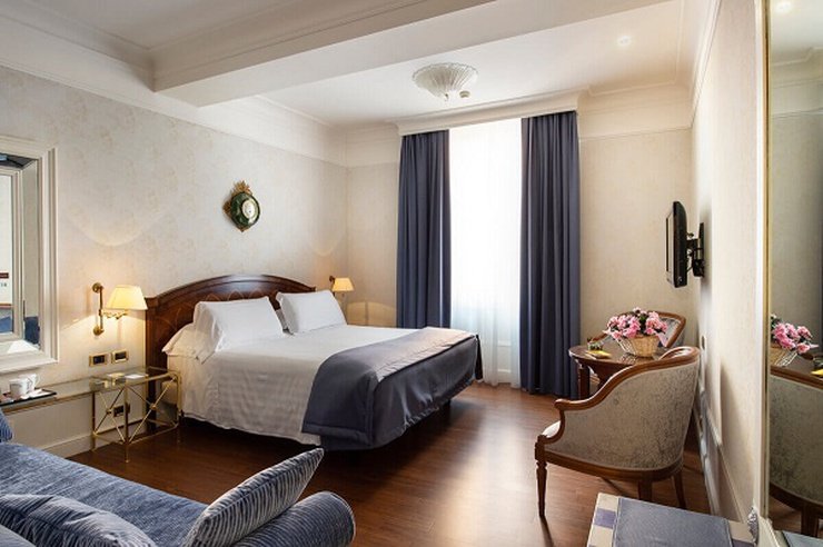 JUNIOR COMFORT Art Hotel Orologio Bologna, Italia JUNIOR COMFORT Art Hotel Orologio Bologna, Italia