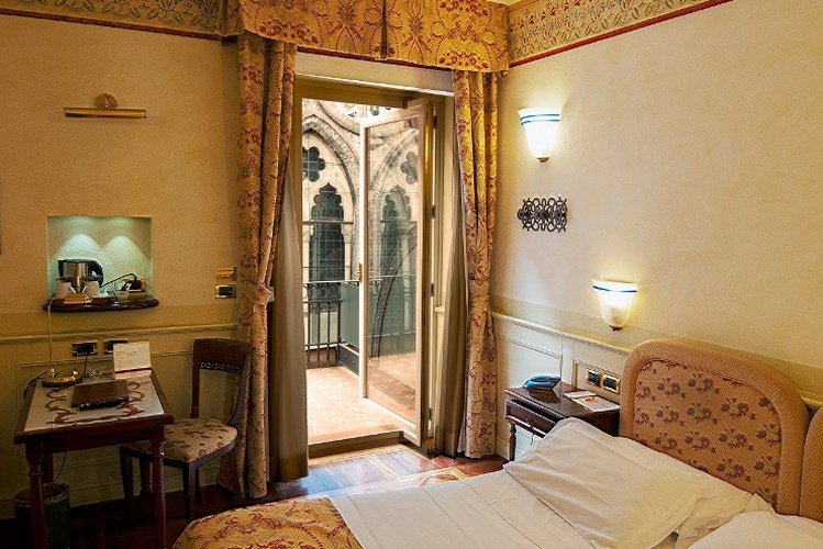 CAMERA DOPPIA DELUXE Art Hotel Commercianti Bologna, Italia CAMERA DOPPIA DELUXE Art Hotel Commercianti Bologna, Italia