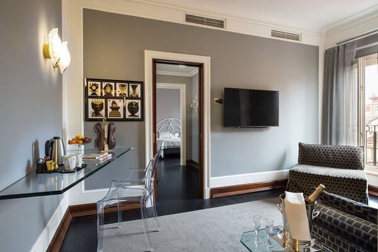 Suite deluxe ai colli Art Hotel Orologio Bologna Suite deluxe ai colli Art Hotel Orologio Bologna