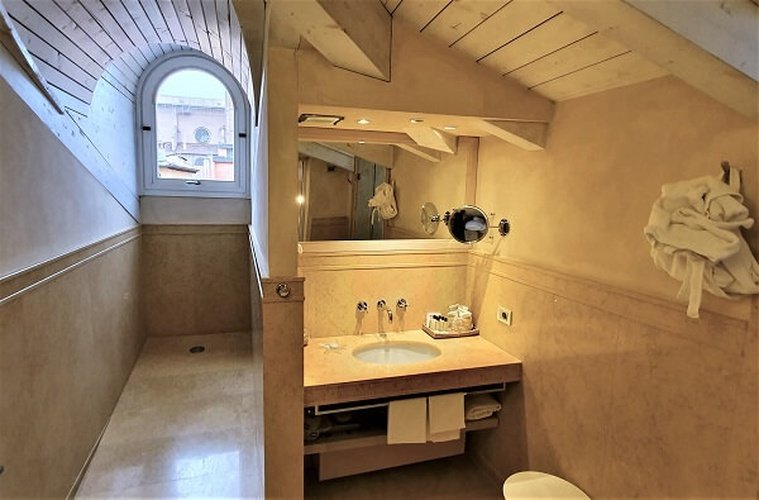 CAMERA DELUXE PENTHOUSE Art Hotel Novecento Bologna, Italia CAMERA DELUXE PENTHOUSE Art Hotel Novecento Bologna, Italia