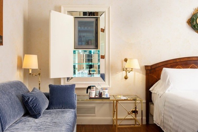 Junior comfort art hotel orologio bologna Junior comfort art hotel orologio bologna