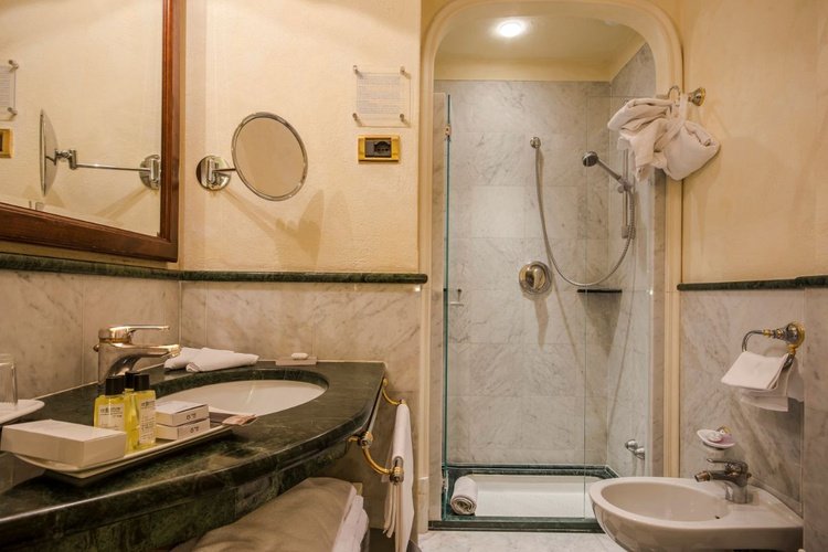 Camera doppia classic art hotel commercianti bologna Camera doppia classic art hotel commercianti bologna