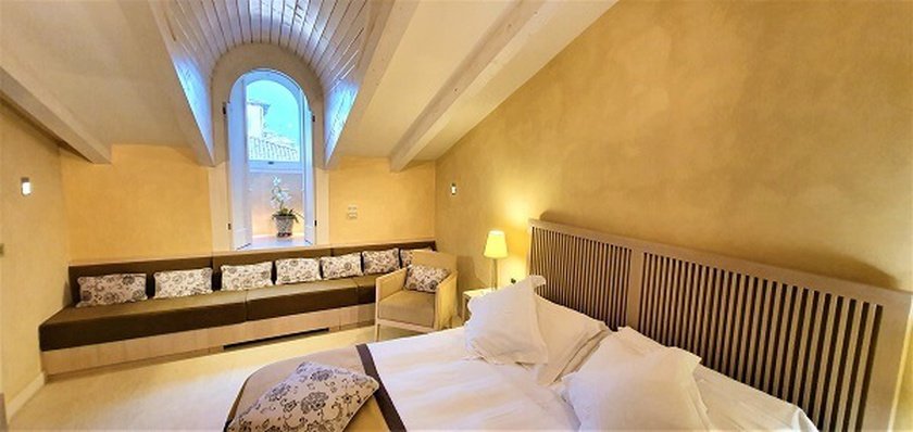 CAMERA DELUXE PENTHOUSE Art Hotel Novecento Bologna, Italia CAMERA DELUXE PENTHOUSE Art Hotel Novecento Bologna, Italia
