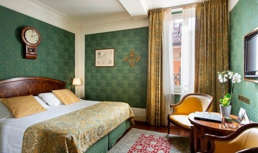 Camera classic Art Hotel Orologio Bologna Camera classic Art Hotel Orologio Bologna