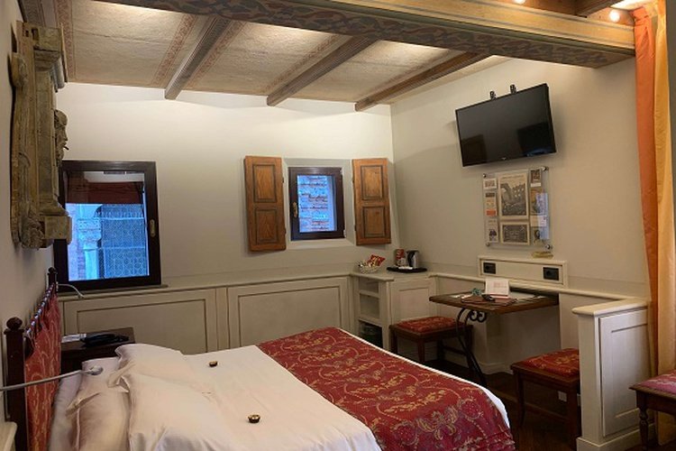 Camera doppia deluxe art hotel commercianti bologna Camera doppia deluxe art hotel commercianti bologna