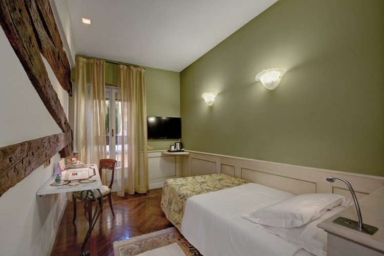 CAMERA SINGOLA Art Hotel Commercianti Bologna, Italia CAMERA SINGOLA Art Hotel Commercianti Bologna, Italia