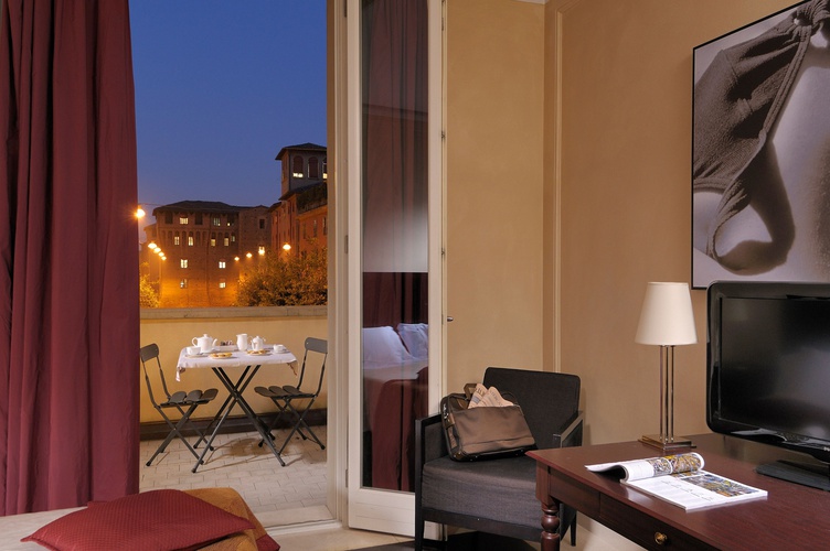 Camera deluxe balcony art hotel novecento bologna Camera deluxe balcony art hotel novecento bologna