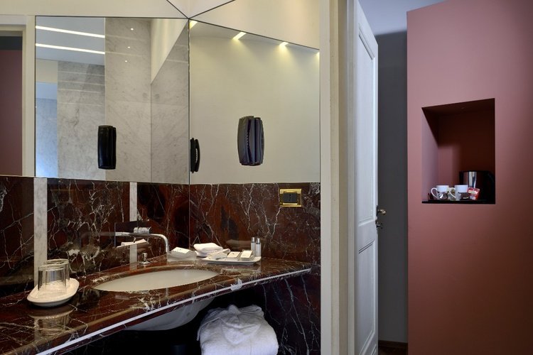 Junior suite deluxe art hotel commercianti bologna Junior suite deluxe art hotel commercianti bologna