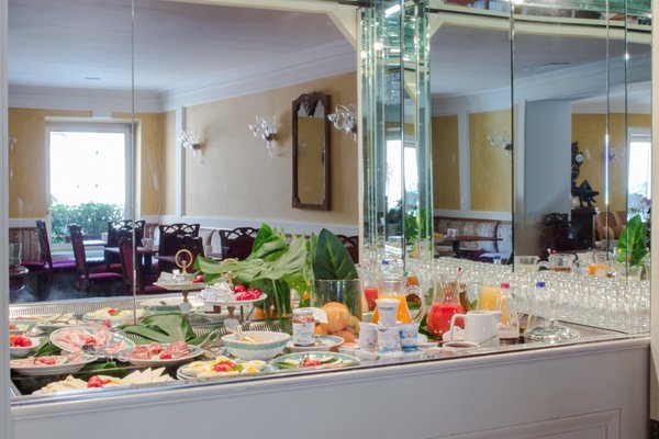 Colazione dalle ore 7.00 alle ore 11.00 Art Hotel Orologio Bologna Colazione dalle ore 7.00 alle ore 11.00 Art Hotel Orologio Bologna