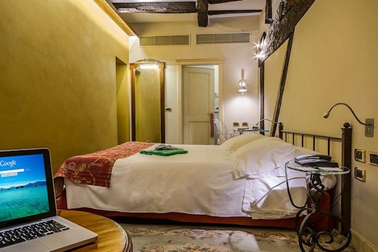 CAMERA DOPPIA DELUXE Art Hotel Commercianti Bologna, Italia CAMERA DOPPIA DELUXE Art Hotel Commercianti Bologna, Italia
