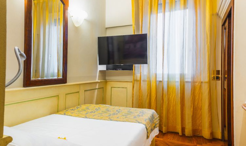 Camera singola Art Hotel Commercianti Bologna Camera singola Art Hotel Commercianti Bologna