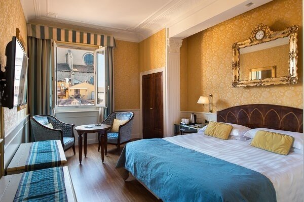 Suite Deluxe Sulla Via Della Seta  Art Hotel Orologio a Bologna