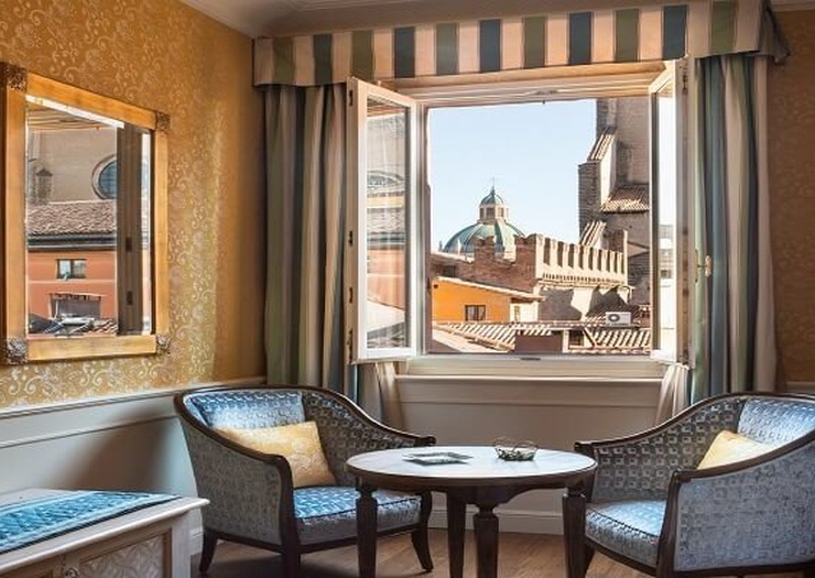 Suite deluxe sulla via della seta  Art Hotel Orologio Bologna