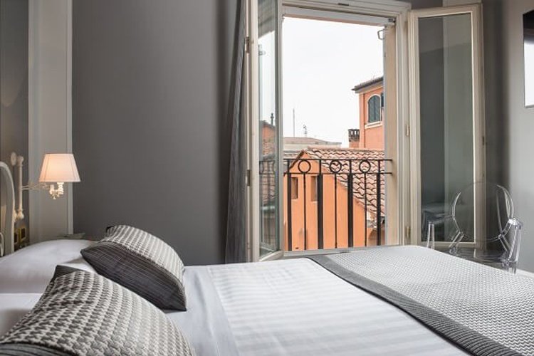 Suite deluxe ai colli Art Hotel Orologio Bologna Suite deluxe ai colli Art Hotel Orologio Bologna