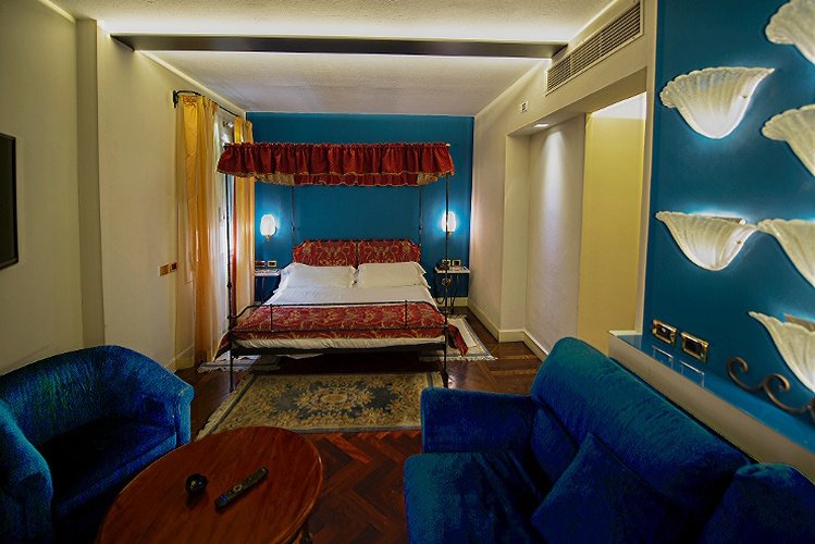 JUNIOR SUITE Art Hotel Commercianti Bologna, Italia JUNIOR SUITE Art Hotel Commercianti Bologna, Italia
