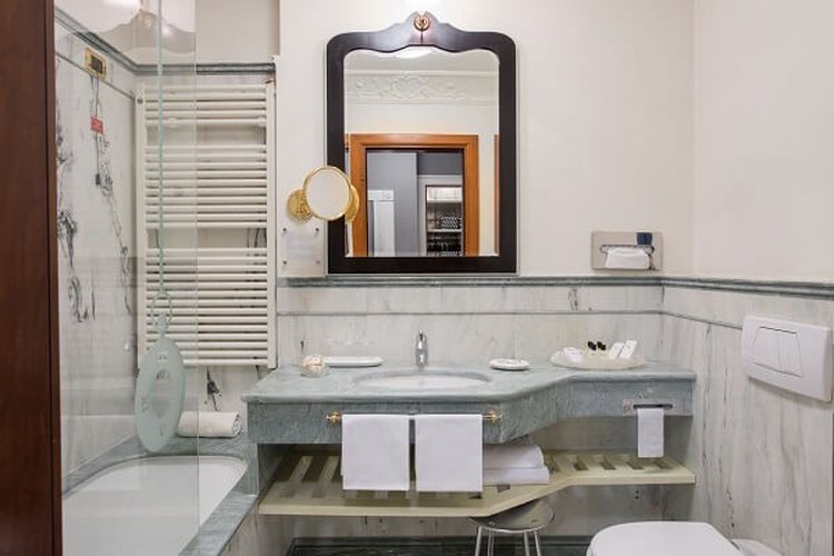 Suite deluxe ai colli Art Hotel Orologio Bologna Suite deluxe ai colli Art Hotel Orologio Bologna