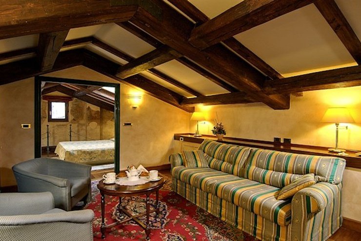 SUITE Art Hotel Commercianti Bologna, Italia SUITE Art Hotel Commercianti Bologna, Italia