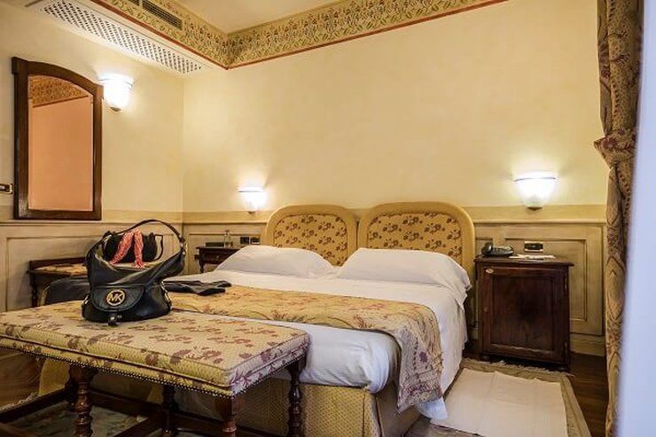 CAMERA DOPPIA DELUXE Art Hotel Commercianti Bologna, Italia CAMERA DOPPIA DELUXE Art Hotel Commercianti Bologna, Italia