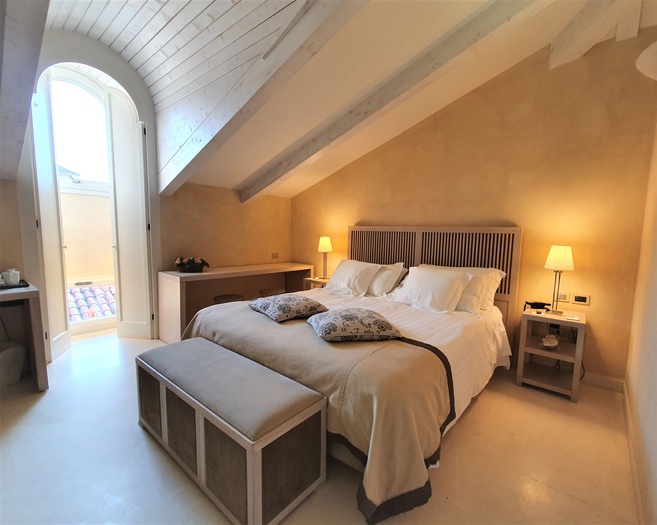 Camera deluxe penthouse art hotel novecento bologna Camera deluxe penthouse art hotel novecento bologna