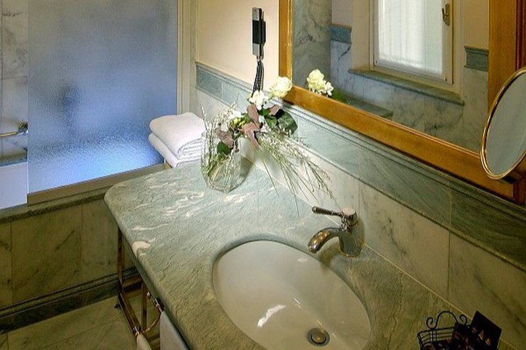 Camera classic art hotel orologio bologna Camera classic art hotel orologio bologna
