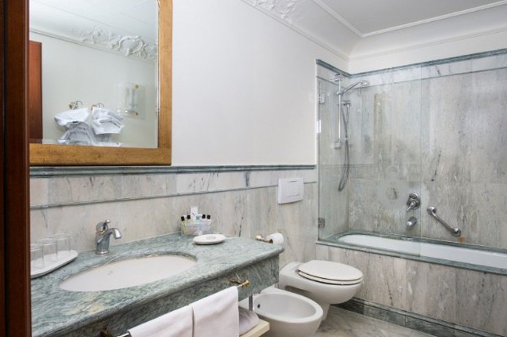 Suite art hotel orologio bologna Suite art hotel orologio bologna