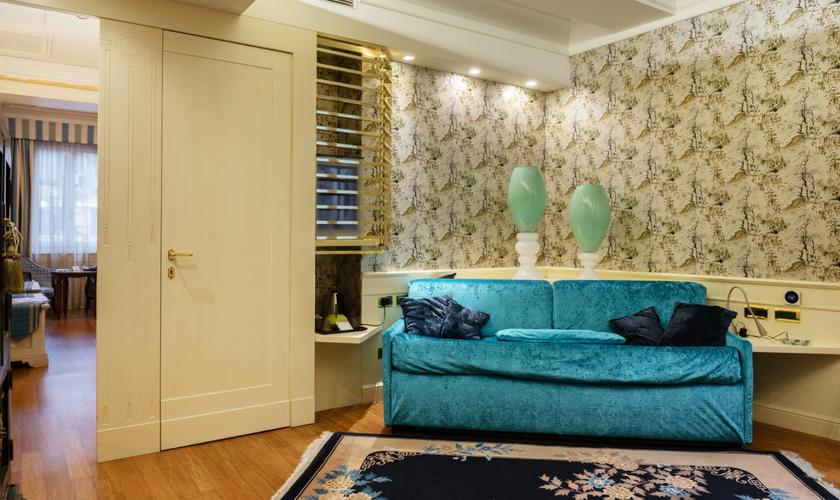 Suite Deluxe Sulla Via Della Seta Art Hotel Orologio Bologna Suite Deluxe Sulla Via Della Seta Art Hotel Orologio Bologna